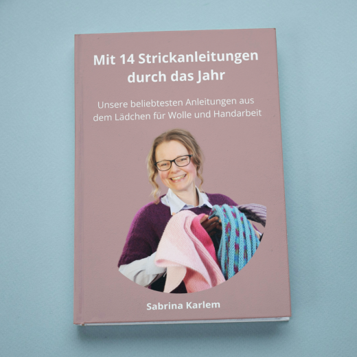 Mit 14 Strickanleitungen durch das Jahr - unsere beliebtesten Anleitungen aus dem Lädchen für Wolle und Handarbeit - Hardcover