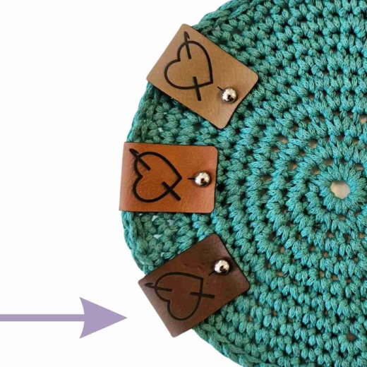 Label groß Herz mit Häkelnadel Farbe Dunkelbraun