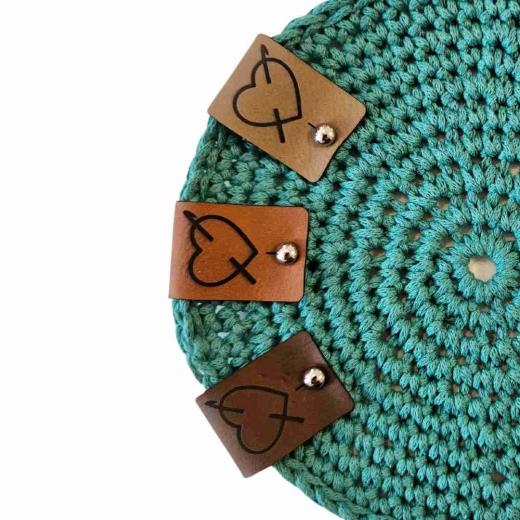 Label groß Herz mit Häkelnadel Farbe Dunkelbraun