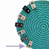 Label klein mit ausgestanztem Herz Farbe Beige