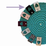 Label groß mit ausgestanztem Herz Farbe Schwarz