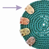 Label groß mit Blumenmotiv Farbe Hellbeige/Creme Label groß mit Blumenmotiv Farbe Hellbeige/Creme