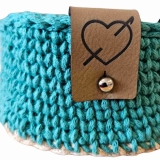 Pin unten Label groß Herz mit Häkelnadel Farbe Hellbraun