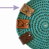 Pin unten Label groß Herz mit Häkelnadel Farbe Hellbraun