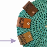 Pin unten Label groß Herz mit Häkelnadel Farbe Hellbraun