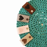 Pin unten Label groß made with love Farbe Grau/Dunkelbeige