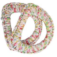 Taschenhenkel aus Kunststoff mit geblümten Textilgarn umhäkelt